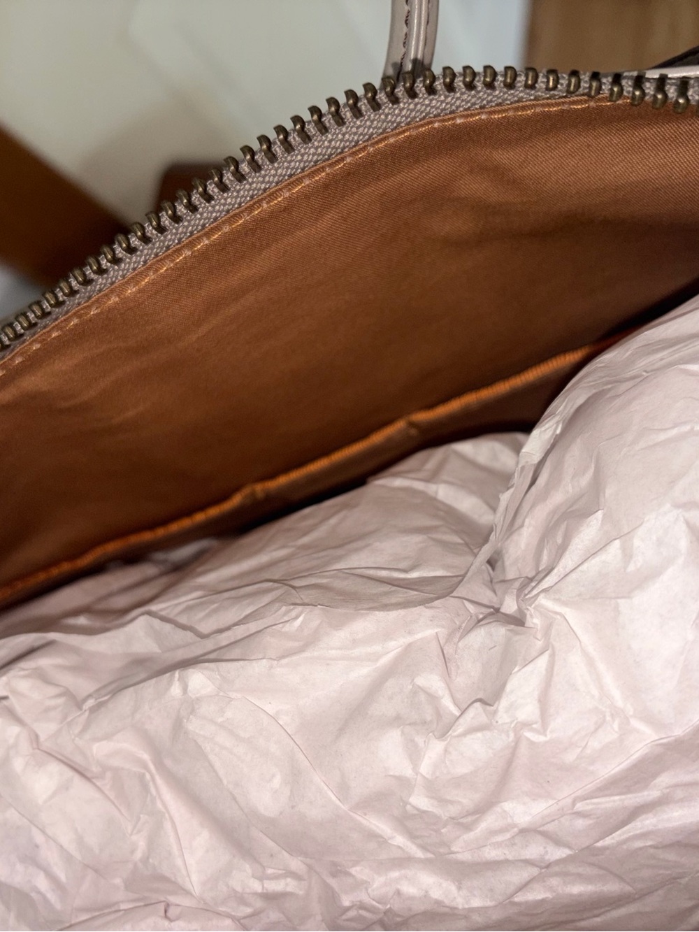 HOBO Sheila Women's Leather Tote Bag - Picture 7 of 14